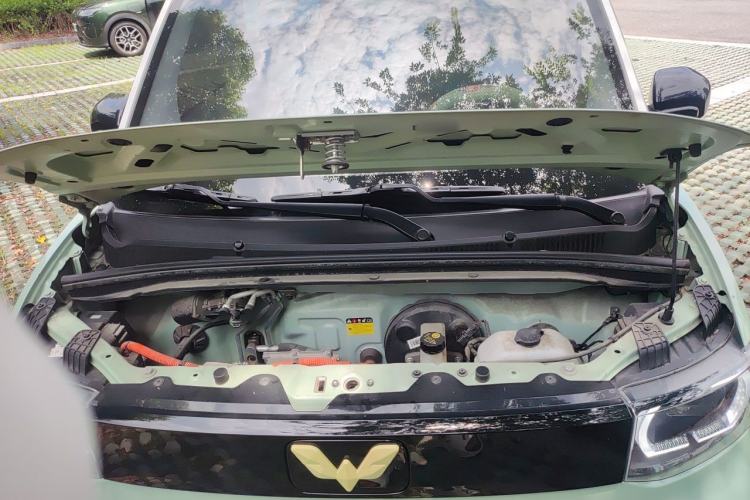 Used Wuling Hongguang MINIEV 2021 Macaron Fashion Model Lithium Iron Phosphate Engine Bay