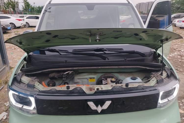 Used Wuling Hongguang MINIEV 2021 Macaron Fashion Model Lithium Iron Phosphate Engine Bay