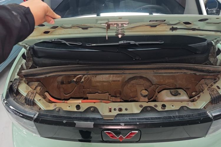 Used Wuling Hongguang MINIEV 2021 Macaron Fashion Model Lithium Iron Phosphate Engine Bay