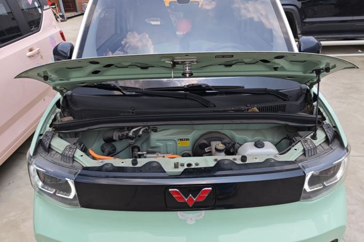 Used Wuling Hongguang MINIEV 2021 Macaron Fashion Model Lithium Iron Phosphate Engine Bay