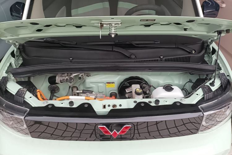 Used Wuling Hongguang MINIEV 2021 Macaron Sandwich Model 120 km Lithium Iron Phosphate Engine Bay