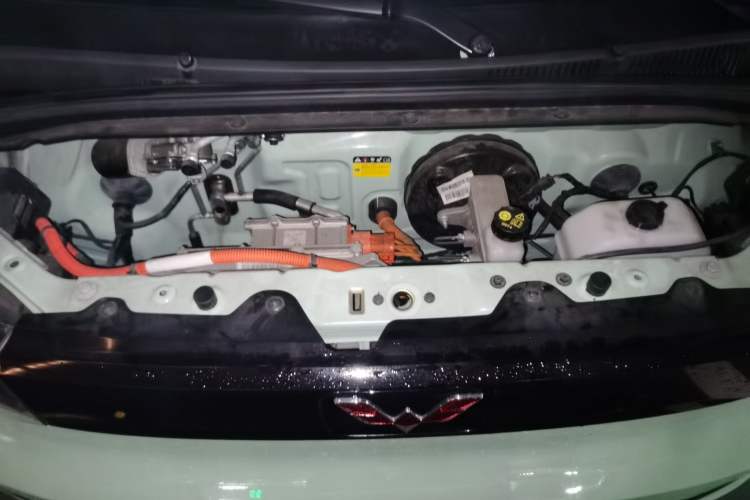 Used Wuling Hongguang MINIEV 2021 Macaron Fashion Model Lithium Iron Phosphate Engine Bay