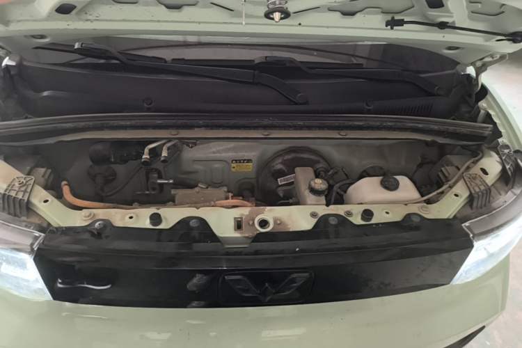 Used Wuling Hongguang MINIEV 2021 Macaron Fashion Model Lithium Iron Phosphate Engine Bay