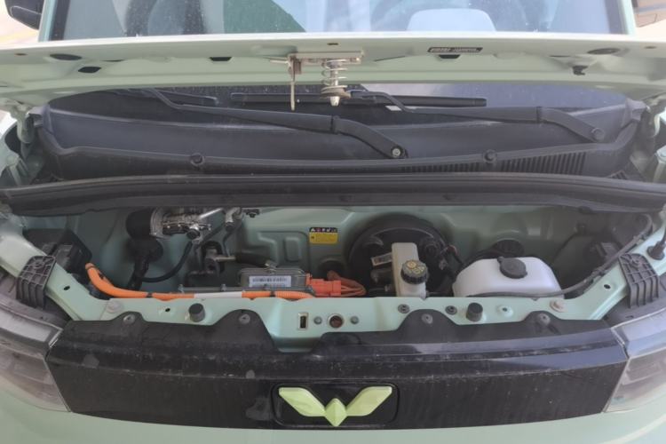 Used Wuling Hongguang MINIEV 2021 Macaron Fashion Model Lithium Iron Phosphate Engine Bay