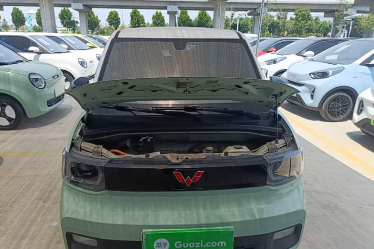 Used Wuling Hongguang MINIEV 2021 Macaron Fashion Model Lithium Iron Phosphate Engine Bay