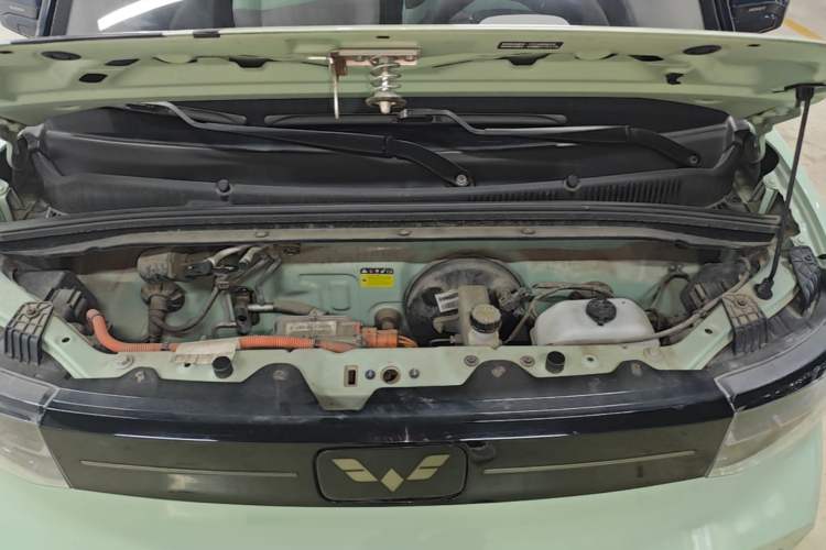 Used Wuling Hongguang MINIEV 2021 Macaron Fashion Model Lithium Iron Phosphate Engine Bay