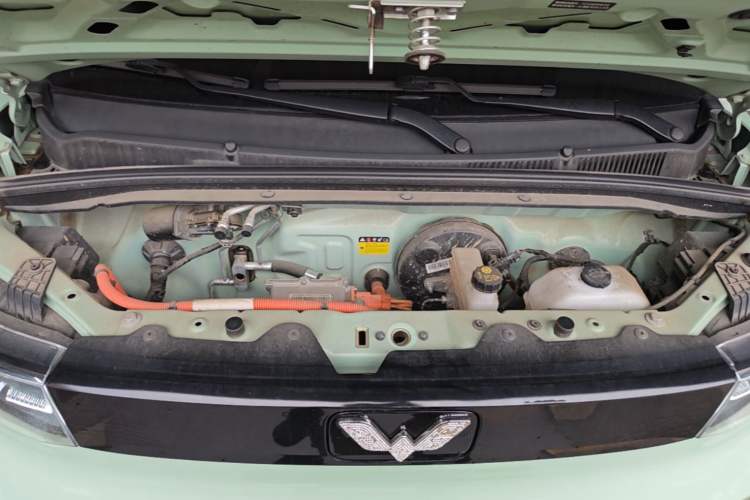 Used Wuling Hongguang MINIEV 2021 Macaron Fashion Model Lithium Iron Phosphate Engine Bay