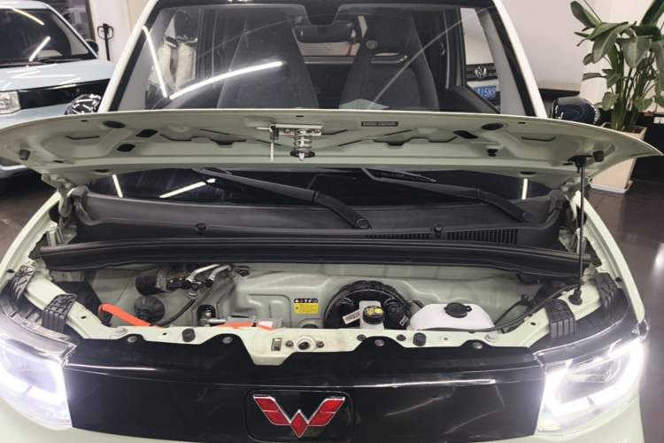 Used Wuling Hongguang MINIEV 2021 Macaron Fashion Model Lithium Iron Phosphate Engine Bay
