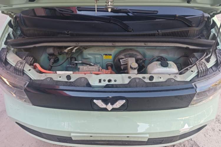 Used Wuling Hongguang MINIEV 2021 Macaron Fashion Model Lithium Iron Phosphate Engine Bay