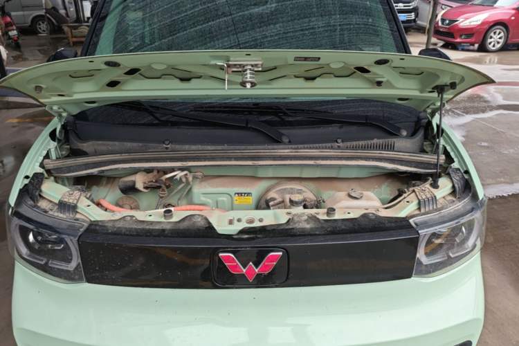 Used Wuling Hongguang MINIEV 2021 Macaron Fashion Model Lithium Iron Phosphate Engine Bay