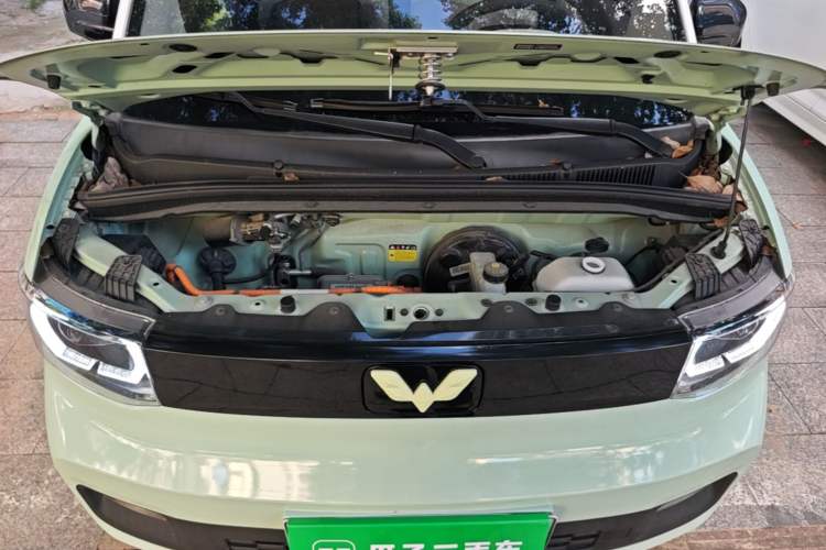 Used Wuling Hongguang MINIEV 2021 Macaron Fashion Model Lithium Iron Phosphate Engine Bay