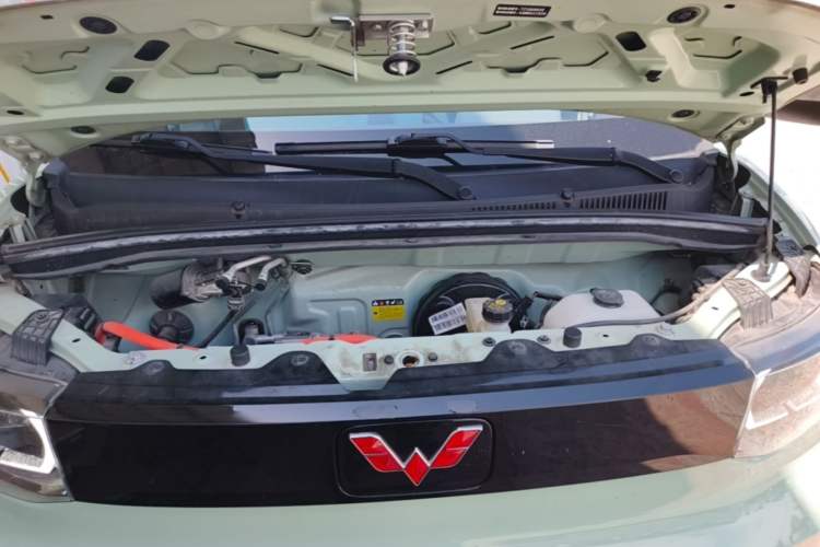 Used Wuling Hongguang MINIEV 2021 Macaron Fashion Model Lithium Iron Phosphate Engine Bay