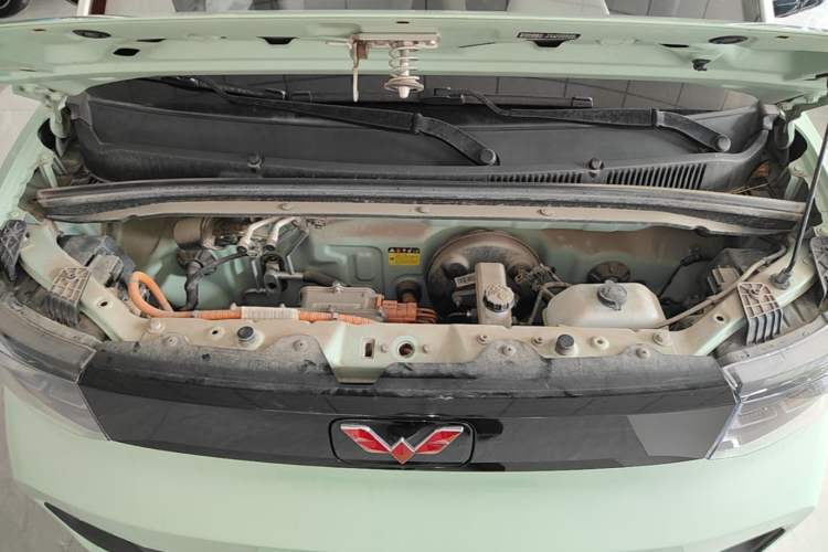Used Wuling Hongguang MINIEV 2021 Macaron Fashion Model Lithium Iron Phosphate Engine Bay