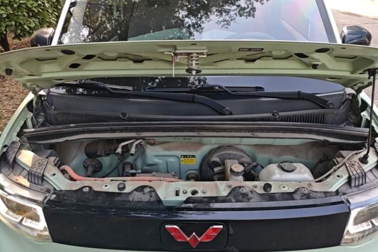 Used Wuling Hongguang MINIEV 2021 Macaron Fashion Model Lithium Iron Phosphate Engine Bay