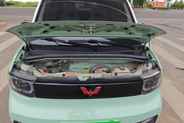 Used Wuling Hongguang MINIEV 2021 Macaron Fashion Model Lithium Iron Phosphate Engine Bay