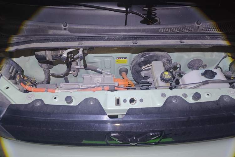 Used Wuling Hongguang MINIEV 2021 Macaron Fashion Model Lithium Iron Phosphate Engine Bay