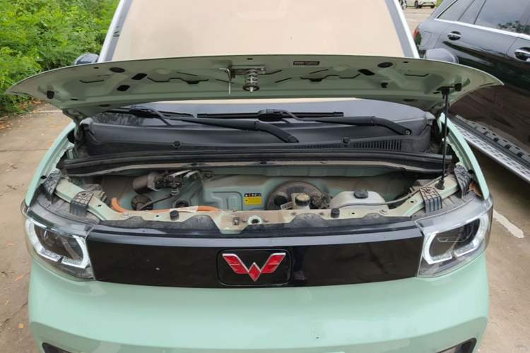 Used Wuling Hongguang MINIEV 2021 Macaron Fashion Model Lithium Iron Phosphate Engine Bay