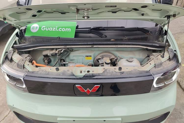 Used Wuling Hongguang MINIEV 2021 Macaron Sandwich Model 170 km Lithium Iron Phosphate Engine Bay