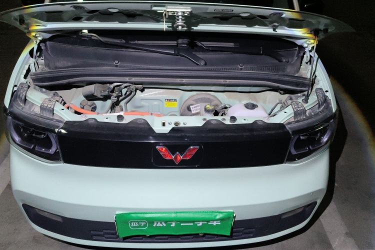 Used Wuling Hongguang MINIEV 2021 Macaron Fashion Model Lithium Iron Phosphate Engine Bay