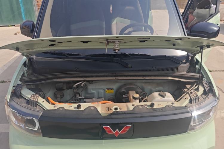 Used Wuling Hongguang MINIEV 2021 Macaron Fashion Model Lithium Iron Phosphate Engine Bay