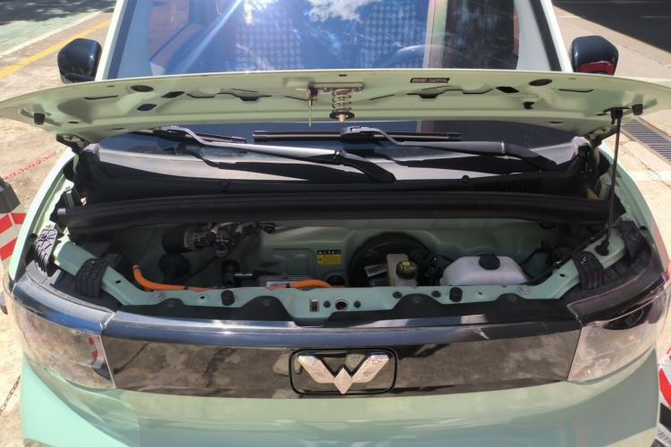 Used Wuling Hongguang MINIEV 2021 Macaron Fashion Model Lithium Iron Phosphate Engine Bay