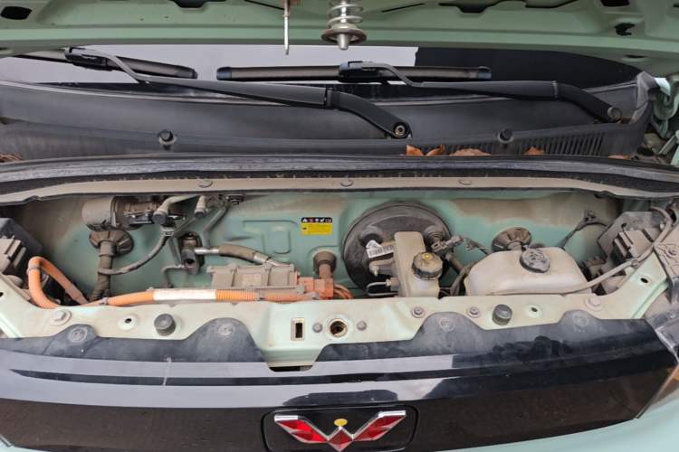 Used Wuling Hongguang MINIEV 2021 Macaron Fashion Model Lithium Iron Phosphate Engine Bay