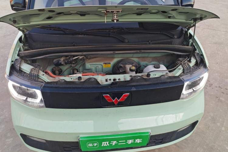 Used Wuling Hongguang MINIEV 2021 Macaron Fashion Model Lithium Iron Phosphate Engine Bay