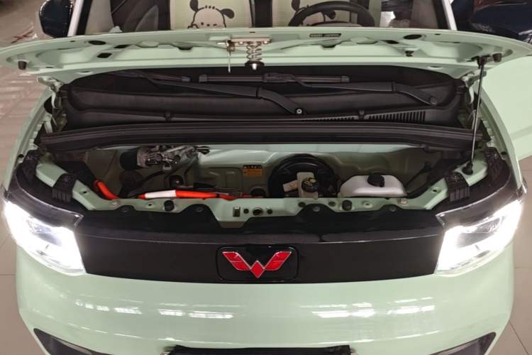Used Wuling Hongguang MINIEV 2021 Macaron Fashion Model Lithium Iron Phosphate Engine Bay