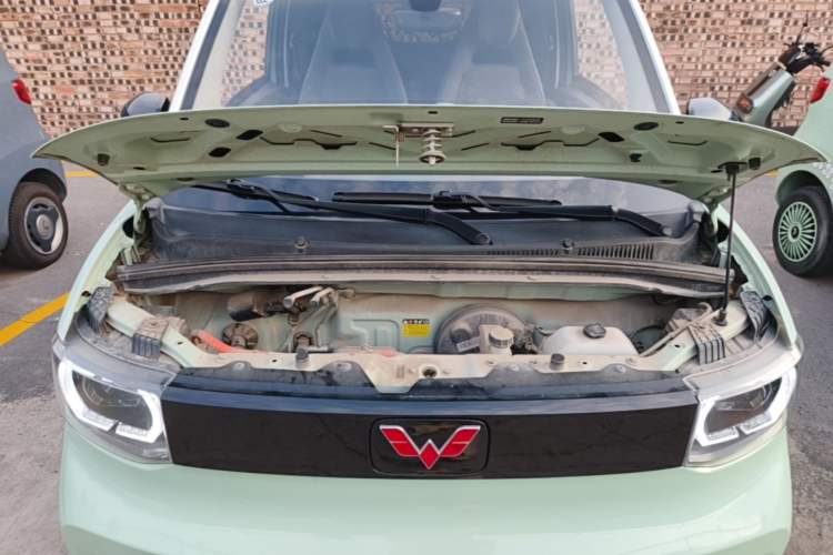 Used Wuling Hongguang MINIEV 2021 Macaron Fashion Model Lithium Iron Phosphate Engine Bay