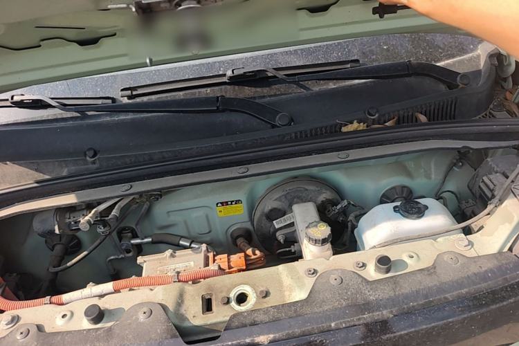 Used Wuling Hongguang MINIEV 2021 Macaron Fashion Model Lithium Iron Phosphate Engine Bay