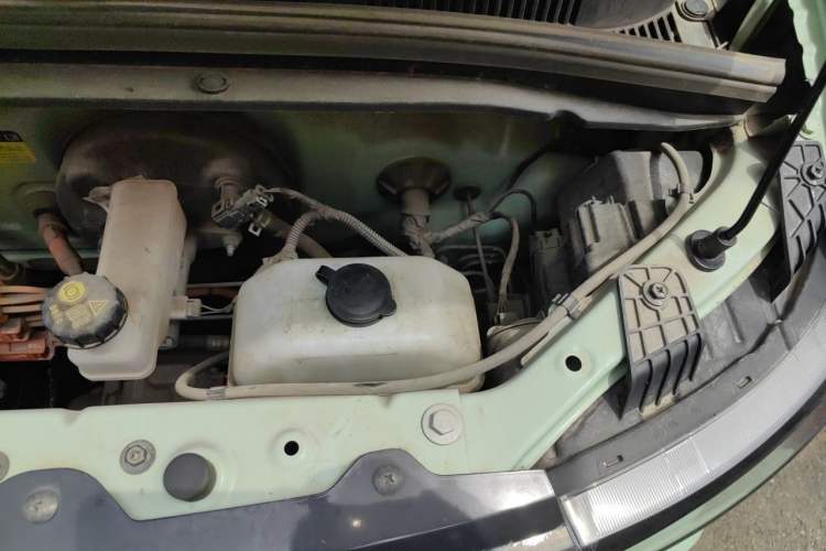 Used Wuling Hongguang MINIEV 2021 Macaron Fashion Model Lithium Iron Phosphate Engine Bay Left