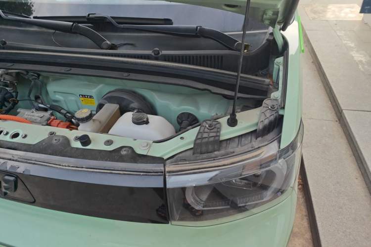 Used Wuling Hongguang MINIEV 2021 Macaron Fashion Edition Lithium-Ion Battery Engine Bay Left