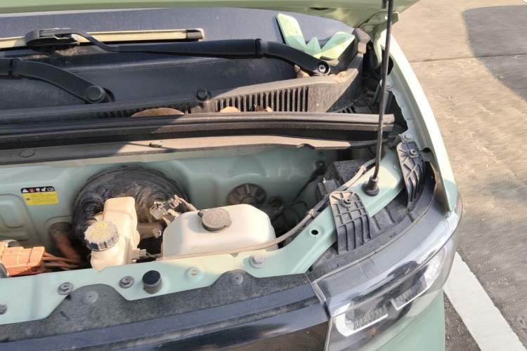 Used Wuling Hongguang MINIEV 2021 Macaron Premium Model – Lithium Iron Phosphate Engine Bay Left