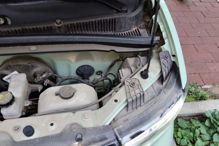 Used Wuling Hongguang MINIEV 2021 Macaron Fashion Model Lithium Iron Phosphate Engine Bay Left