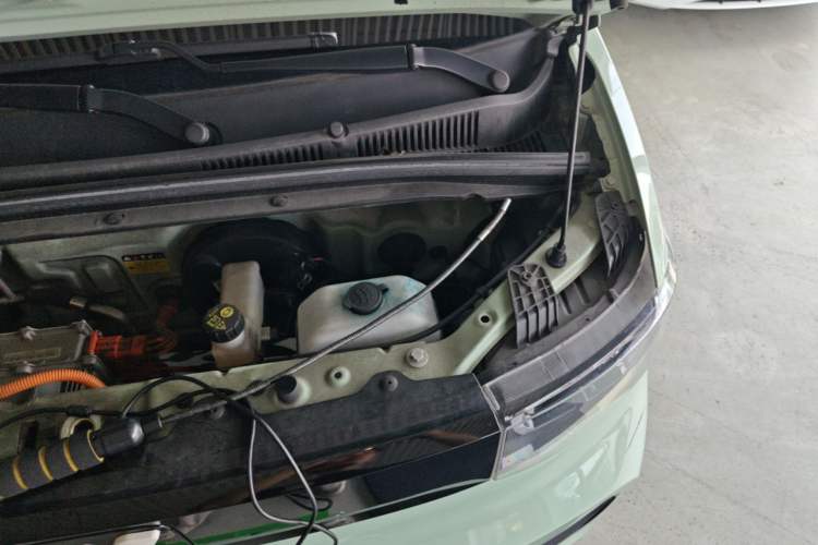 Used Wuling Hongguang MINIEV 2021 Macaron Fashion Model Lithium Iron Phosphate Engine Bay Left