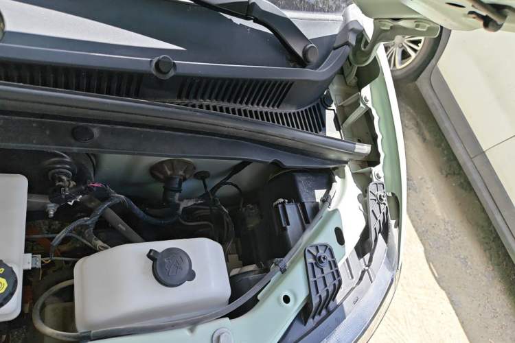 Used Wuling Hongguang MINIEV 2021 Macaron Fashion Edition Lithium-Ion Battery Engine Bay Left