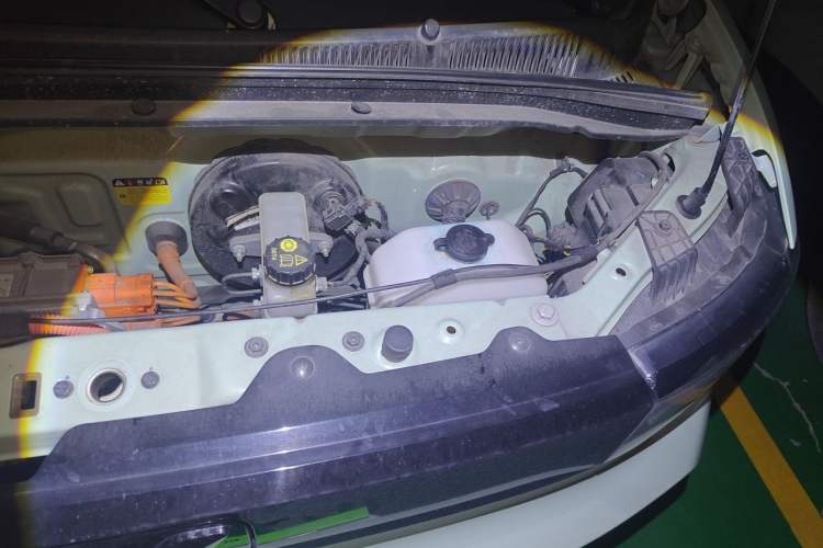 Used Wuling Hongguang MINIEV 2021 Macaron Fashion Model Lithium Iron Phosphate Engine Bay Left
