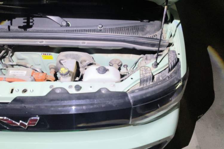 Used Wuling Hongguang MINIEV 2021 Macaron Fashion Model Lithium Iron Phosphate Engine Bay Left