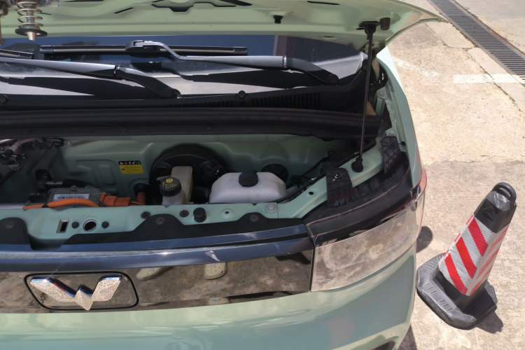 Used Wuling Hongguang MINIEV 2021 Macaron Fashion Model Lithium Iron Phosphate Engine Bay Left