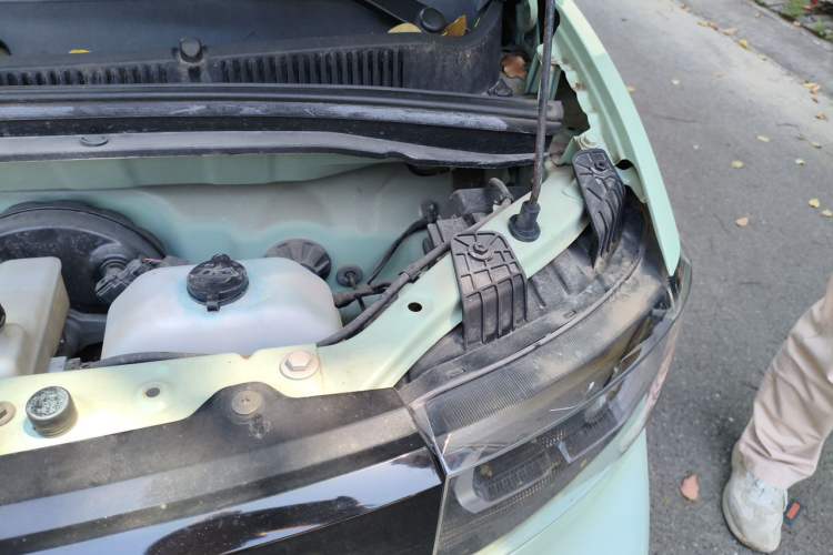 Used Wuling Hongguang MINIEV 2021 Macaron Fashion Model Lithium Iron Phosphate Engine Bay Left