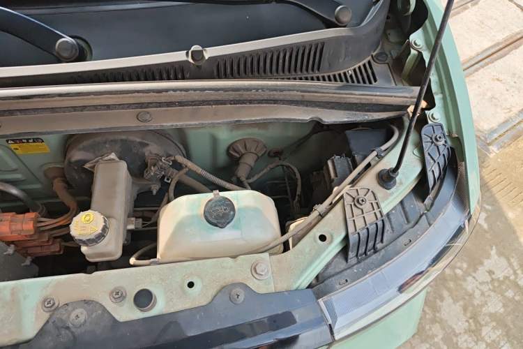 Used Wuling Hongguang MINIEV 2021 Macaron Sandwich Model 170 km Lithium Ternary Engine Bay Left