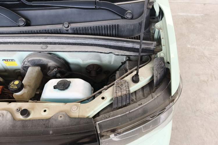Used Wuling Hongguang MINIEV 2021 Macaron Sandwich Model 170 km Lithium Iron Phosphate Engine Bay Left