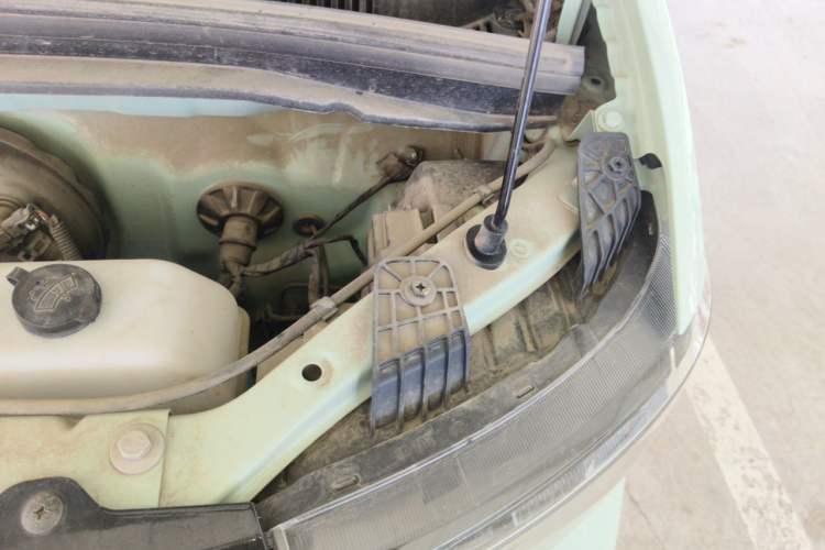 Used Wuling Hongguang MINIEV 2021 Macaron Fashion Model Lithium Iron Phosphate Engine Bay Left