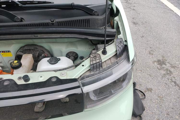Used Wuling Hongguang MINIEV 2021 Macaron Fashion Model Lithium Iron Phosphate Engine Bay Left