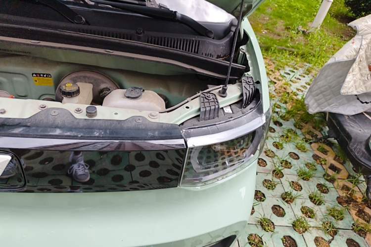 Used Wuling Hongguang MINIEV 2021 Macaron Premium Model – Lithium Iron Phosphate Engine Bay Left
