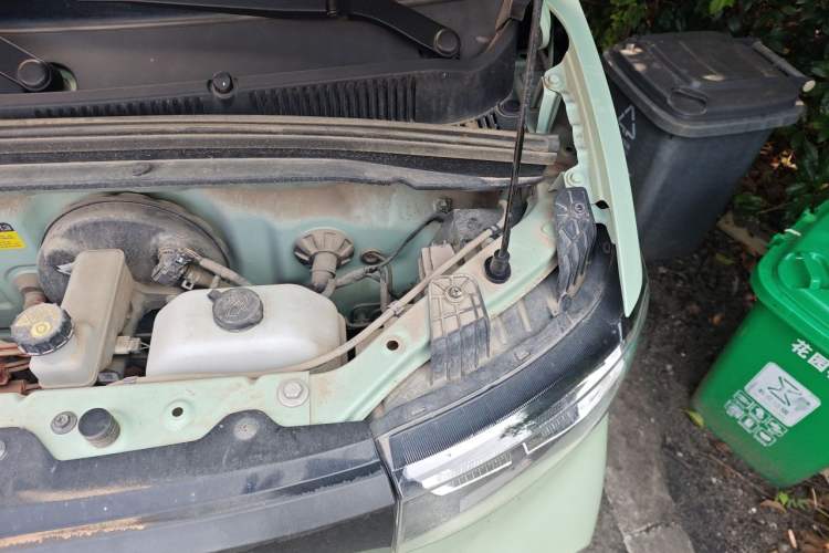 Used Wuling Hongguang MINIEV 2021 Macaron Fashion Model Lithium Iron Phosphate Engine Bay Left