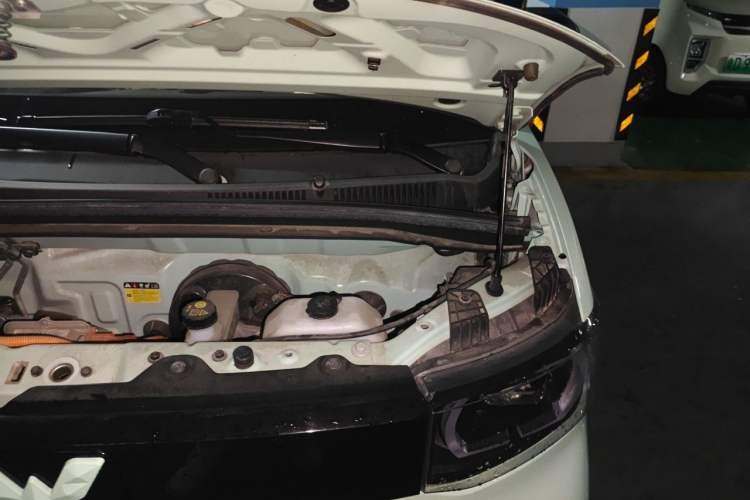 Used Wuling Hongguang MINIEV 2021 Macaron Fashion Model Lithium Iron Phosphate Engine Bay Left