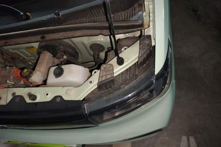 Used Wuling Hongguang MINIEV 2021 Macaron Fashion Model Lithium Iron Phosphate Engine Bay Left