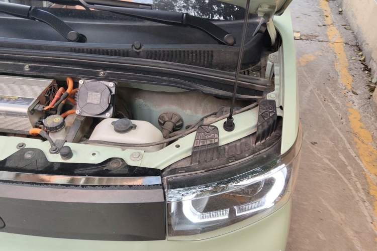 Used Wuling Hongguang MINIEV 2021 Macaron Premium Model – Lithium Iron Phosphate Engine Bay Left