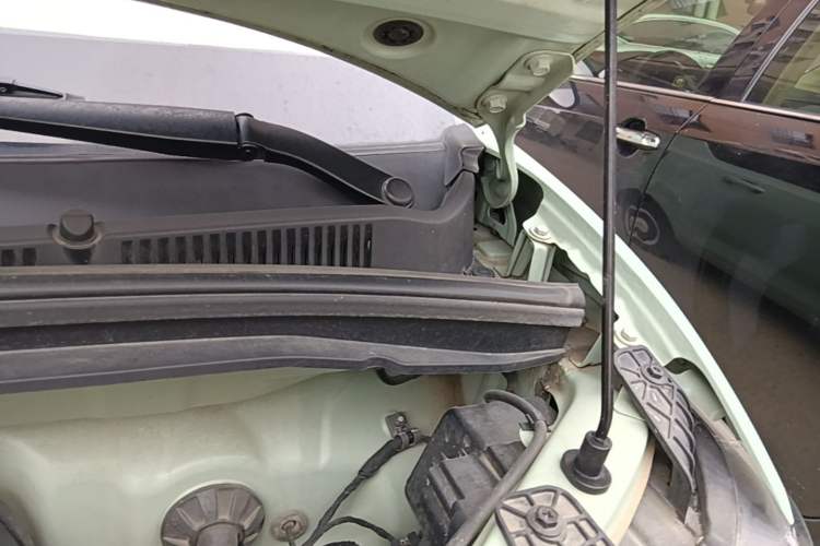 Used Wuling Hongguang MINIEV 2021 Macaron Sandwich Model 170 km Lithium Iron Phosphate Engine Bay Left